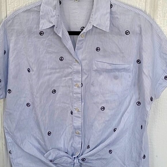 Button up Size Small - Picture 1 of 8